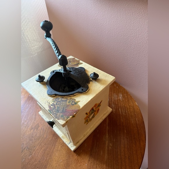 Vintage Gretchen Coffee Grinder With Drawer Cottagecore - Picture 10 of 10